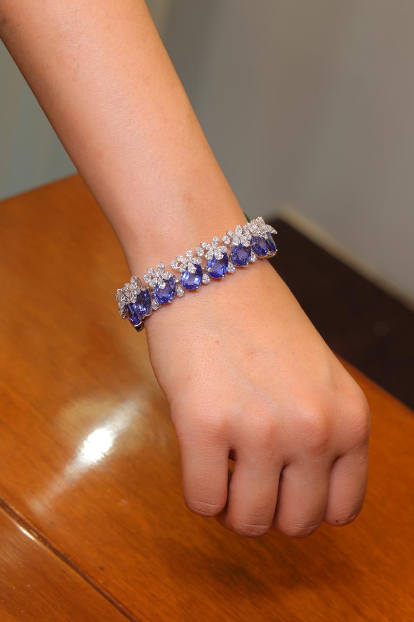 Scintillating hand piece